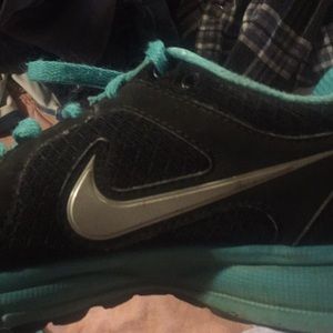 Women’s Nike tennis shoes